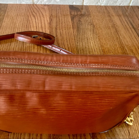 𝐋𝐨𝐮𝐢𝐬 𝐕𝐮𝐢𝐭𝐭𝐨𝐧 𝐂𝐫𝐨𝐬𝐬𝐛𝐨𝐝𝐲 𝐓𝐫𝐨𝐜𝐚𝐝𝐞𝐫𝐨𝟐𝟕 - Picture 5 of 12